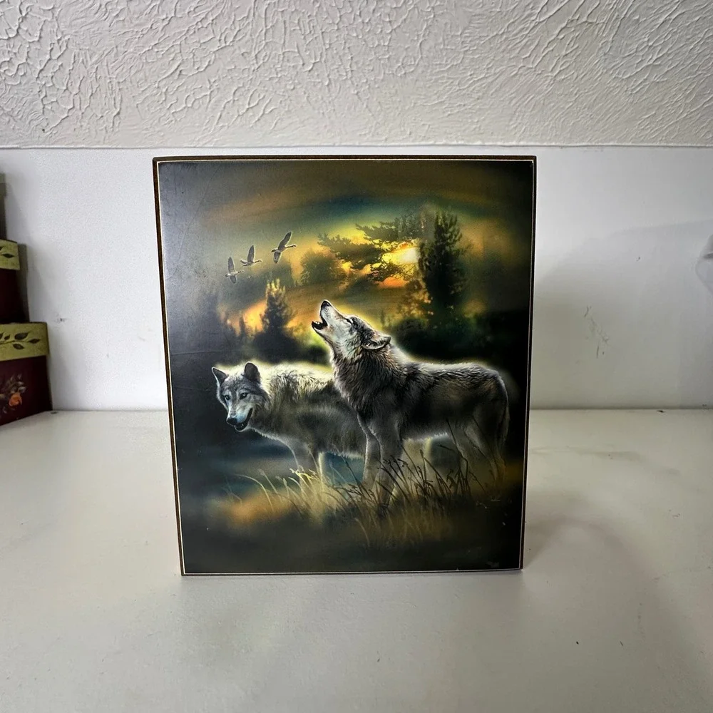 Vintage Kentucky Cedar Wood Wolf Trinket Box Souvenir Howling Wolves Nature Art